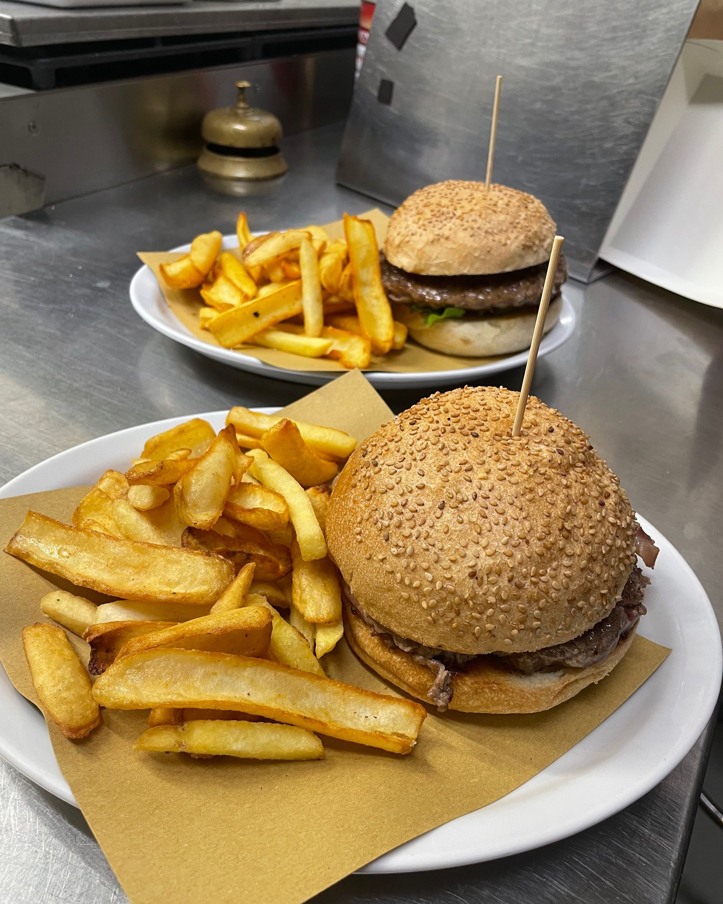 Burger gourmet con patatine
